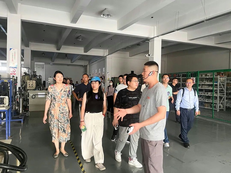 长三角智造双城汇走进lehu乐虎国际 (4)