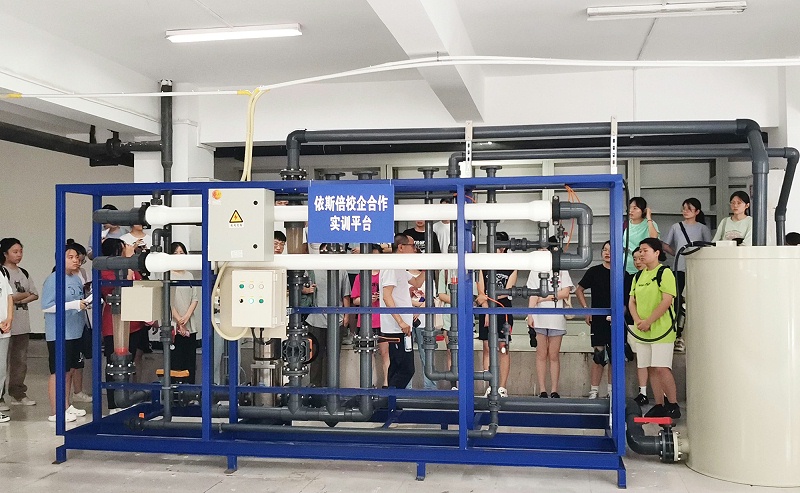 重庆lehu乐虎国际走进重庆工商大学“废水处理”课堂