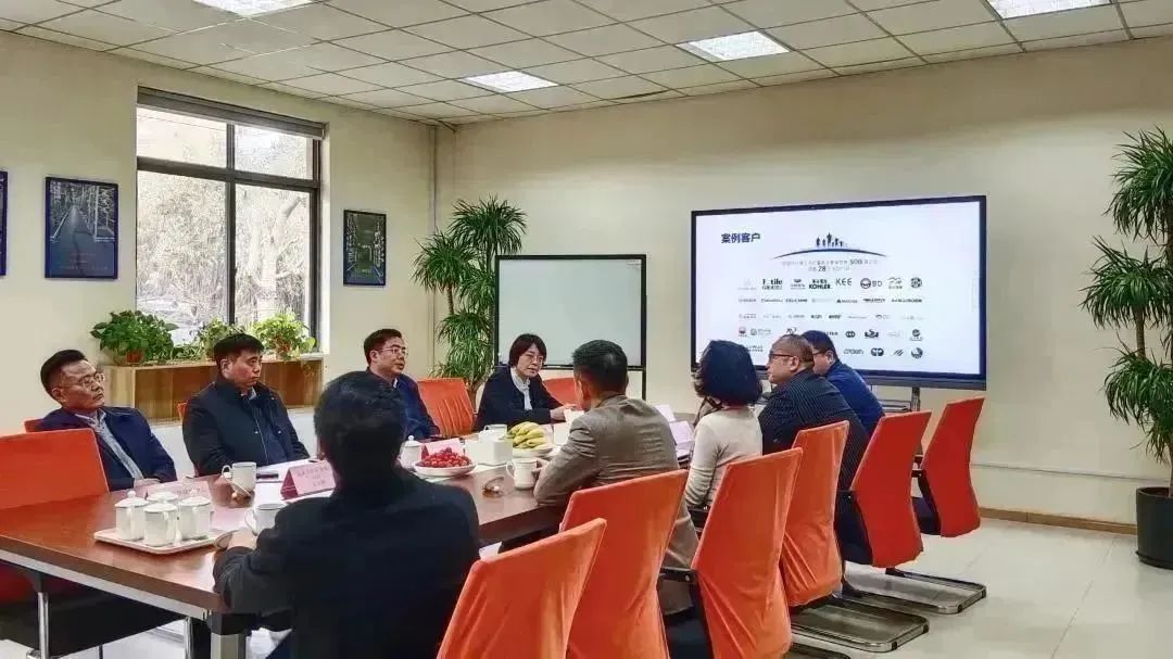 连云港连云区领导一行走进lehu乐虎国际，深化交流谋发展