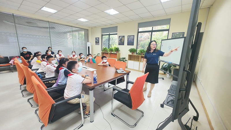带城小学红领巾假日小队走进lehu乐虎国际环保，开展校外实践学习活动